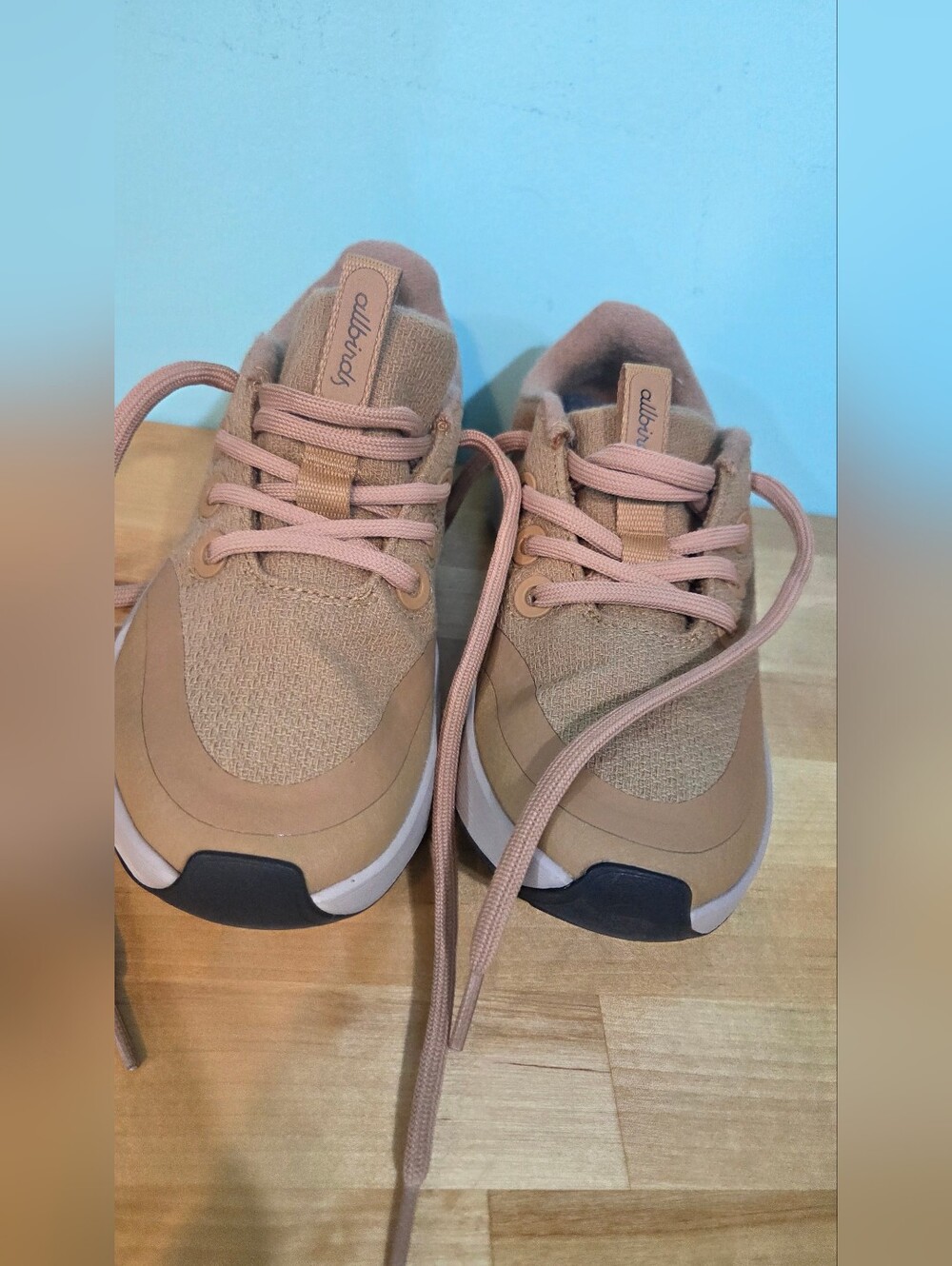 Allbirds Camel Lace-Up Sneakers Size 7 Brand New Conditon ! Never Worn